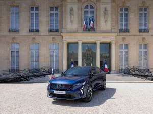Cum arată noua mașină a președintelui Franței? A fost creată special după cerințele lui Macron - Foto: Renault