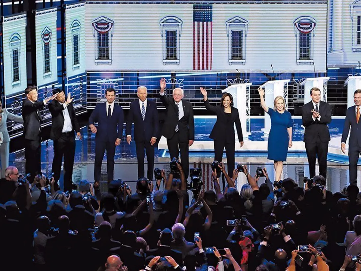 Candidații democrați la prezidențiale, în a doua noapte a primei dezbateri electorale pentru alegerile din 2020 Foto: DREW ANGERER/GETTY
