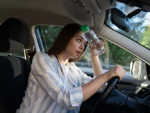 Sigur, nu știai! O banală sticlă cu apă, „bombă” în mașină pe caniculă. Poate genera un incendiu - Foto: Freepik (Imagine cu rol ilustrativ)