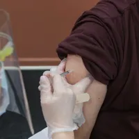 Vaccinarea anti-COVID în cazul bolnavilor de cancer. Medic: Nu există efecte adverse/FOTO: Unsplash