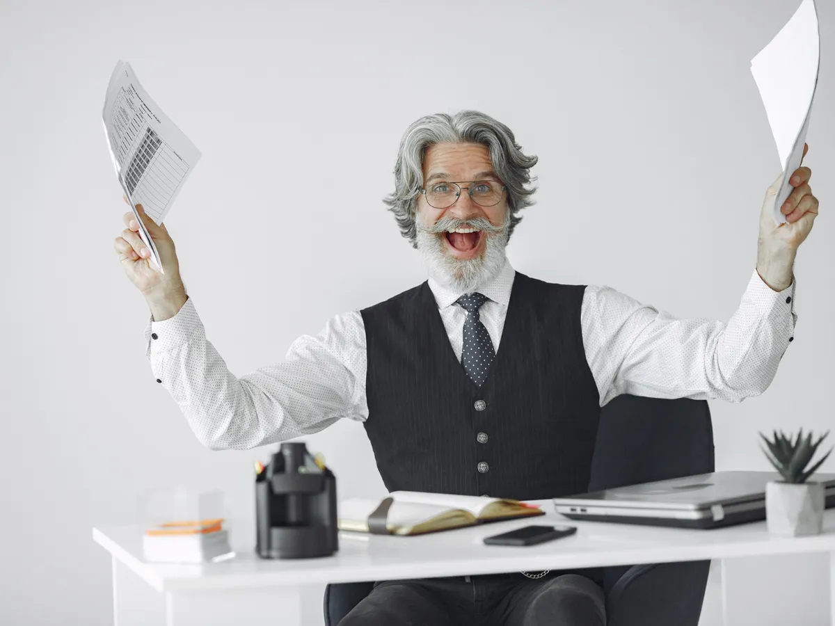 Sute de dosare de pensie au ajusn la CCR. „Am pierdut 1.000 lei”. Cum e blocată creșterea pensiilor? Foto: Freepik (fotografie cu caracter ilustrativ)