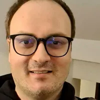 Alexandru Cumpănașu îi spune unei eleve minore de 15 ani că o „iubește foarte mult”/FOTO: cancan.ro