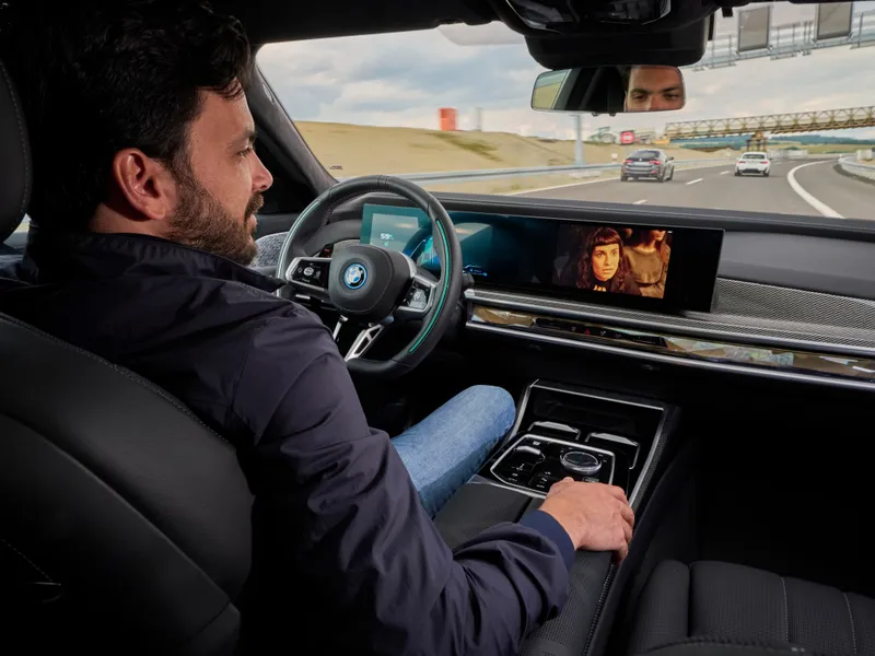 Un nou pas către condusul autonom. Care e prima mașină care combină Nivel 2 şi Nivel 3 - Foto: BMW