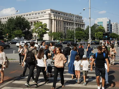 România, între neîncredere și conspiraționism. Expert: „Instituțiile slabe și analfabetismul funcțional amplifică tensiunile”
