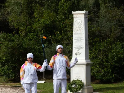 Flacăra olimpică pentru Jocurile Olimpice de iarnă 2026 a fost aprinsă în Grecia - Foto: Profimedia Images