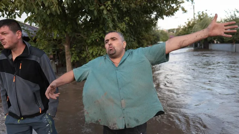 10.000 de lei ajutor, pentru fiecare familie din Galaţi, afectată de inundaţiile devastatoare - Foto: INQUAM PHOTOS/George Călin
