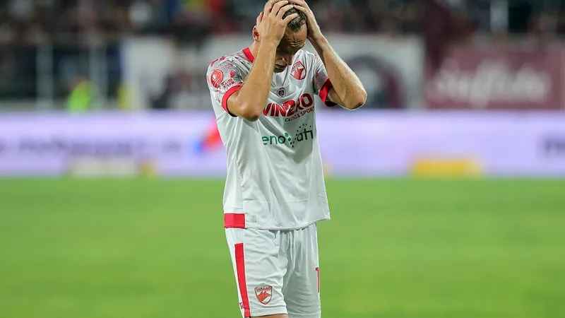 Fotbalistul Christian Ilic, dezamăgit de jocul echipei sale Foto: INQUAM Photos/Ștefan Constantin