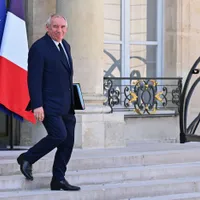 Premierul Franței ar putea fi demis pentru un deficit bugetar de 2 ori mai mic decât al României - Foto: Profimedia Images