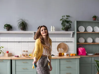 Lucruri pe care să nu le depozitezi niciodată sub chiuvetă. Se vor deteriora și vor deveni focar de bacterii