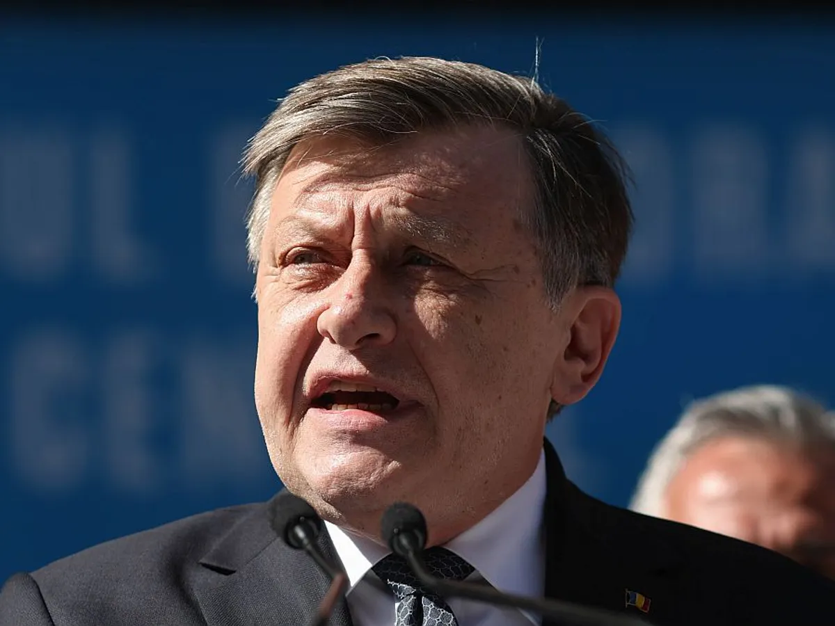 Cătălin Predoiu: Crin Antonescu creşte treptat şi se apropie de prima poziţie - Foto: INQUAM PHOTOS/George Călin
