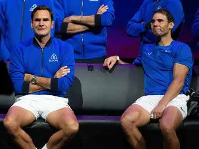 Roger Federer emoționat, alături de Rafael Nadal, după ultimul său meci ca profesionist înainte de a se retrage din sport la Laver Cup Tennis 2022 - Foto: PRofimedia Images/ Mark Greenwood