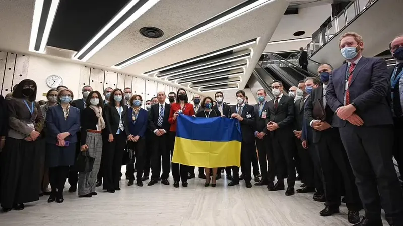 Diplomații părărsesc sala ONU în timpul discursului lui Lavrov/foto: getty 2