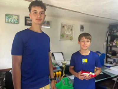 O echipă de 8 elevi din Vâlcea merg la competiția de robotică cu un proiect de bob - Foto: Agerpres
