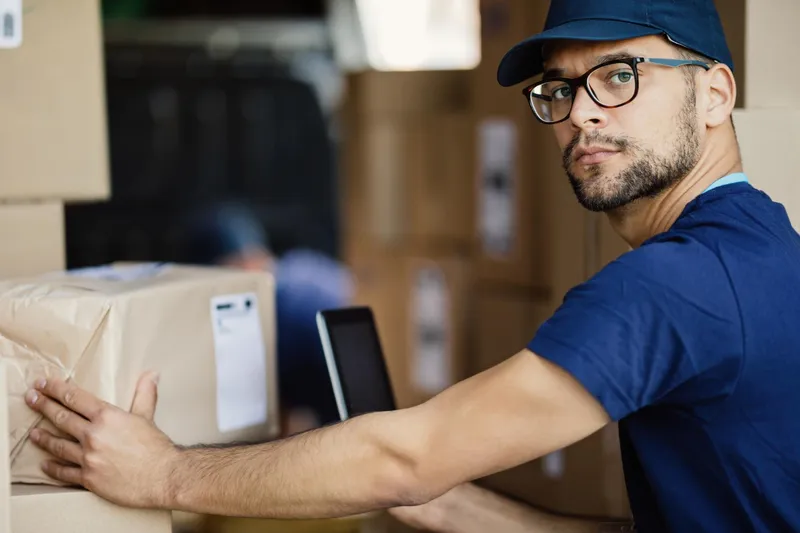 Curier - Foto: Freepik (Imagine cu rol ilustrativ)