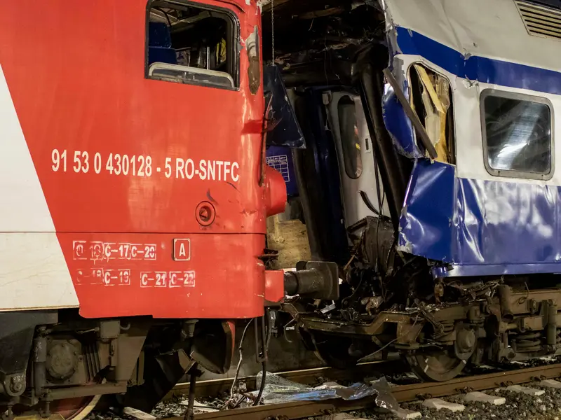 Un tren a lovit un autoturism în Dâmbovița . Cum au scăpat nevătămați cei din mașină Inquam Photos / Ovidiu Iordachi (imagine cu caracter ilustrativ)