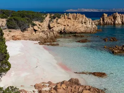 O instagrameriță, amendată cu 1.800 € pe o plajă renumită din Sardinia. Ce a făcut - Foto: timeout.com