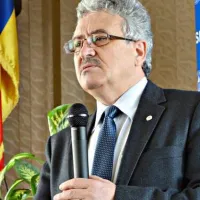 Sindicalistul Hăncescu: 3.700 lei ca profesor fără să dea pe la școală. Venit total: 19.500 lei/lună / FB
