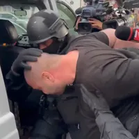 Sirianul care a aruncat cu un cocktail Molotov la Ambasada Israelului, arestat preventiv - FOto: captură video imagini amator