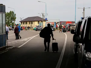 Un tânăr a fost prins cu permis auto fals mergând pe jos Foto: INQUAM Photos/Virgil Simonescu