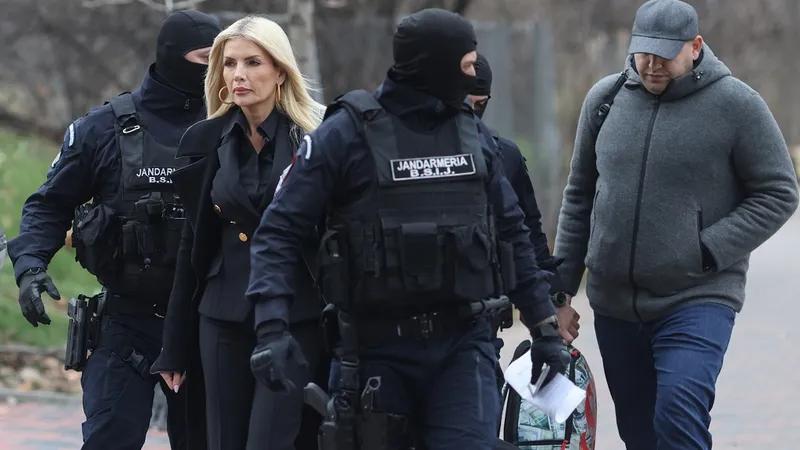 STENOGRAME din dosarul NORDIS: ”Ne trezim la 6 dimineața de când ne-au anunțat că vin de la DIICOT” - Foto: Inquam Photos / George Călin