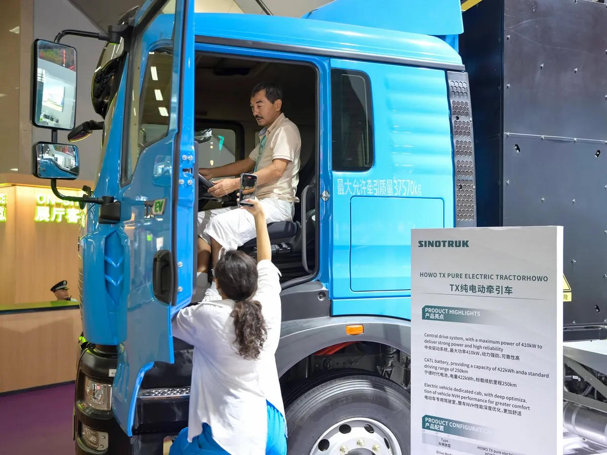 Model de camion Sinotruk - Foto: Profimedia Images (Imagine cu rol ilustrativ)