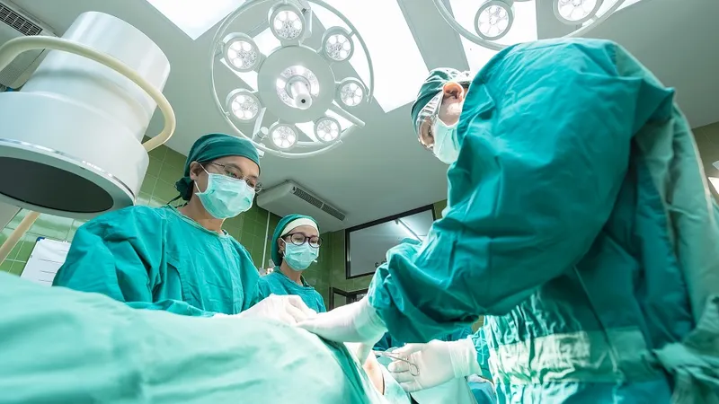 Medici în sala de operație Imahine cu rol ilustrativ Foto: Pixabay.com