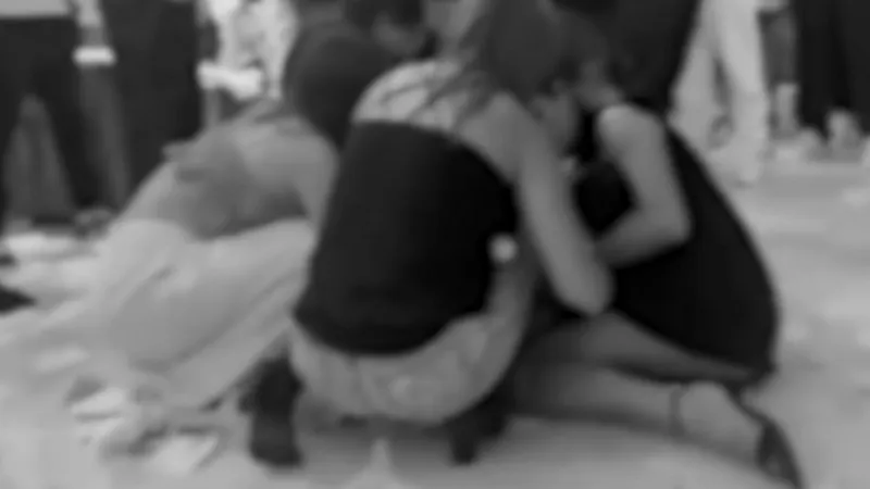 O tânără și-a tăiat rivala în dragoste din cauza geloziei