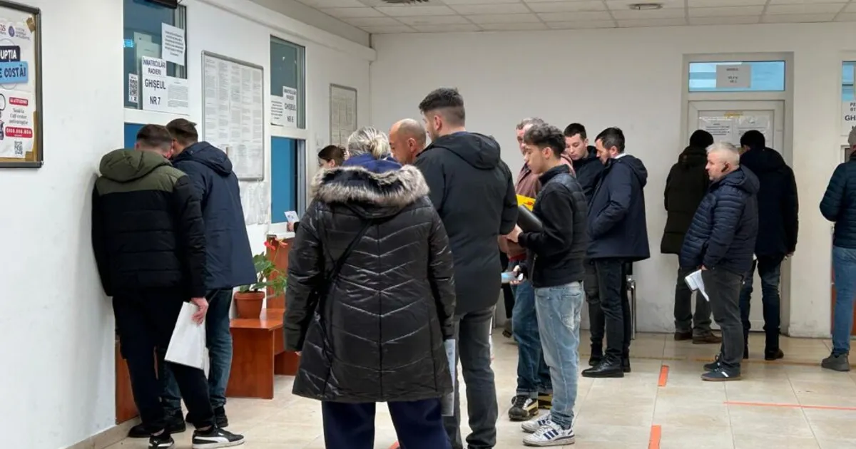 Înmatriculările „online” încă depind de poștă și de prezența fizică la ghișeu • Newsweek România