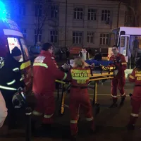 Un bărbat din Râmnicu Vâlcea a murit după ce s-a aruncat de la etajul patru cu un copil în brațe/FOTO: Facebook/SMURD
