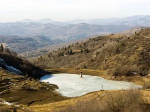 1.000.000 lei sporuri la Agenția care a concesionat aurul de la Roșia Montană. Ce bani iau șefii?  - Foto: Profimedia Images