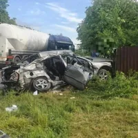 Un TIR a intrat pe contrasens și a strivit o mașină. Doi morți, o tânără de 18 ani rănită grav. / Foto: Info Trafic 24, Facebook