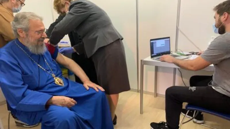 Arhiepiscopul Hrisostom al II-lea la a treia doză de vaccin Foto: Orthodox Times