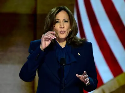 Alegeri SUA Kamala Harris acuză pe Trump că era miliardar, când ea lucra la McDonald's. Cine câștigă- Foto: Profimedia images