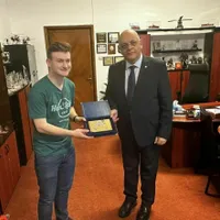 Tânărul care la 19 ani a ajuns primar. Astăzi s-a întâlnit cu Raed Arafat. De unde provine băiatul? - Foto: ISU /