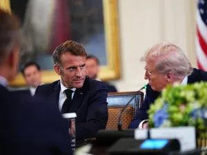 Microfon „uitat” deschis la Casa Albă. Trump, către Macron: „Putin va face o înțelegere pentru mine” - Foto: Profimedia images