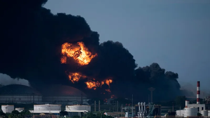 Incendiu monstruos la un depozit de petrol din Cuba: cel puțin un mort și peste 120 de răniți. / Foto: Profimedia