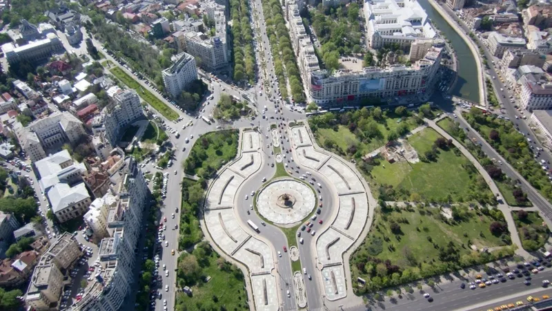 Începe refacerea planșeului din beton al Pieței Unirii. Are 90 de ani. De când va fi haos în trafic - Foto: fotografieaeriana.eu