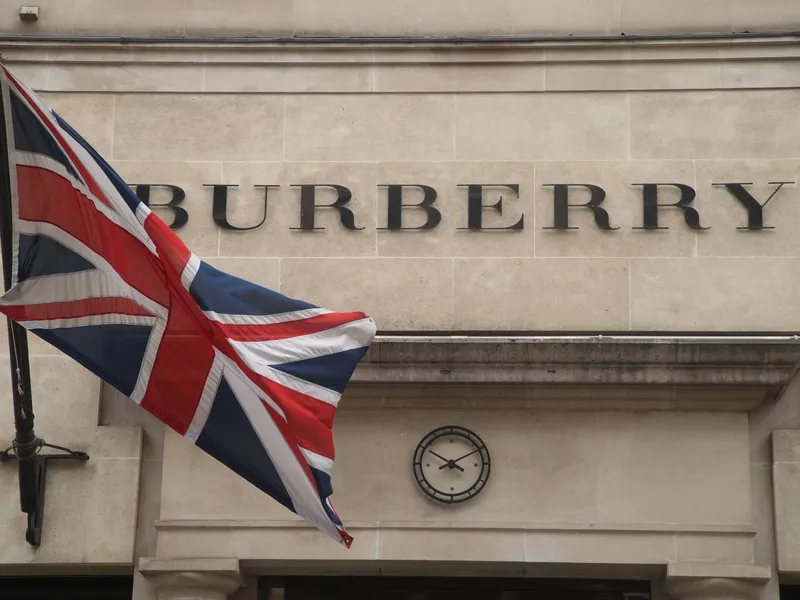 Concedieri la Burberry compania de lux care îmbracă politicienii români. 1.700 de oameni dați afară - Foto: Profimedia images - Caracter ilustrativ