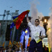 George Simion a achitat creditul soției de 50.000€ și a „spart” darul de nuntă de 400.000€ - Foto: INQUAM PHOTOS / Octav Ganea