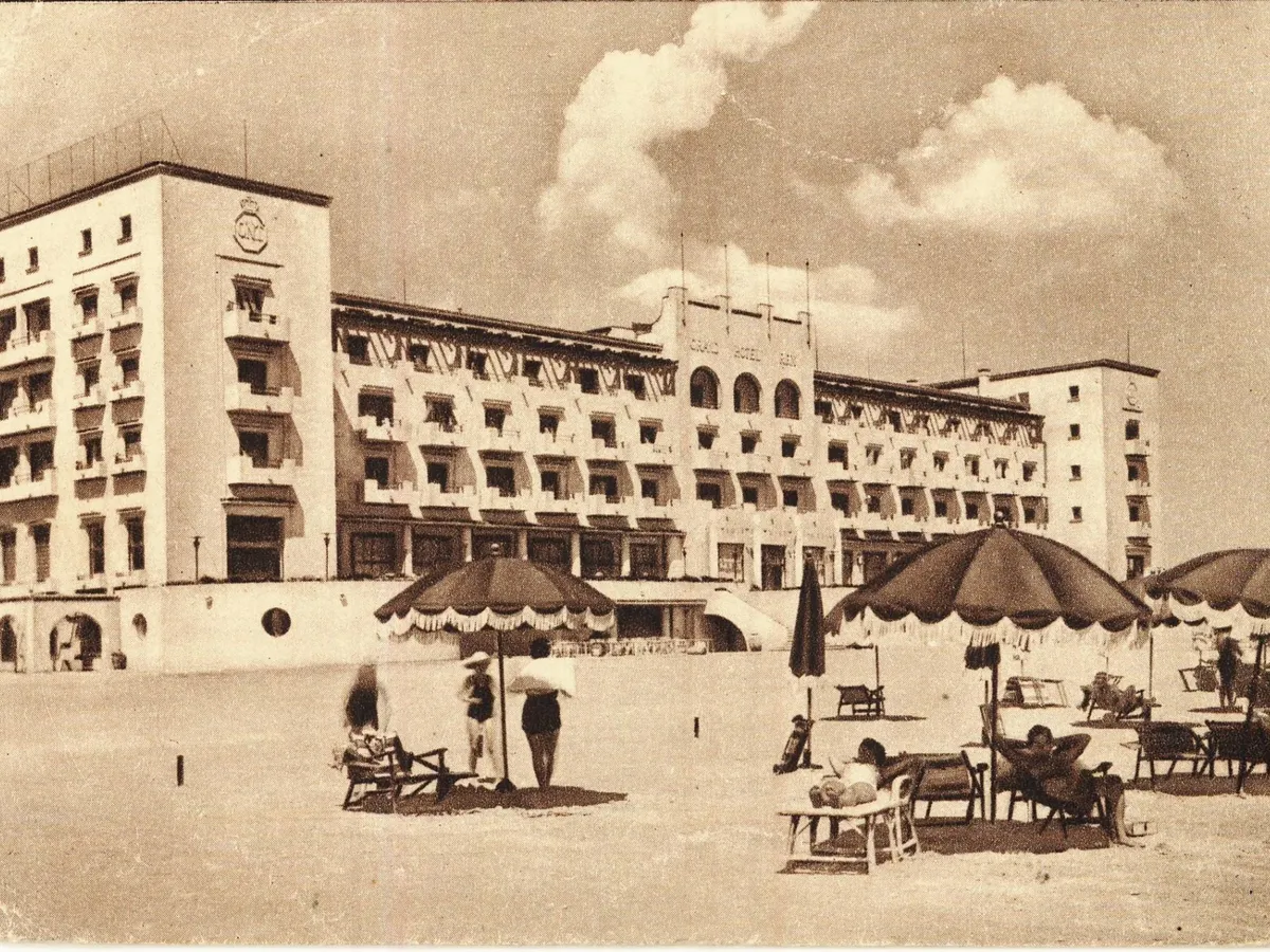 Hotelul Rex, perla regală a litoralului românesc abandonată, scos la licitație a 3-a oară, la 10.000.000 €