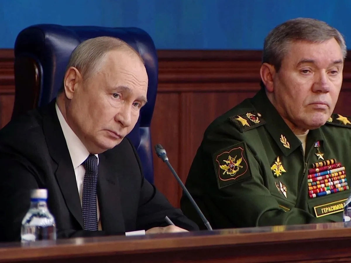 Putin și șeful Statului Major General, Valeri Gherasimov - Foto: Profimedia Images