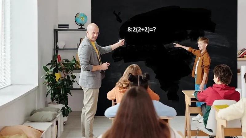 Problemă de matematică Foto: colaj pexels.com