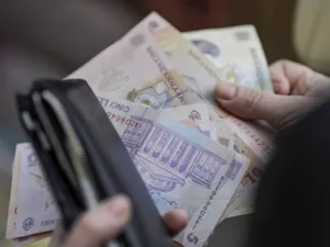 O femeie din Carei a găsit un portofel cu 5.700 de lei în parcarea unui supermarket. Ce s-a întâmplat după o lună