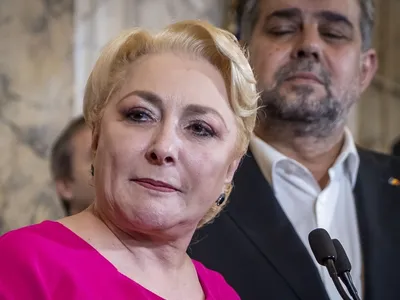 Dăncilă, împinsă pe scări de Ciolacu/FOTO: news.ro