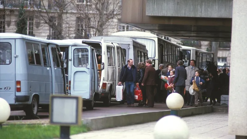 47 de diplomați și funcționari sovietici au fost expulzați de la Paris în 1983, în plin război rece