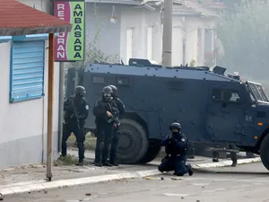 Tensiune maximă la granița dintre Serbia și Kosovo. Focuri de armă şi alarme antiaeriene/FOTO: Profimedia