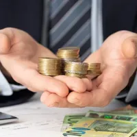 Metoda prin care urmau să fie scoși ilegal din țară peste 260.000 € și 20.000 $ Foto: Freepik.com - rol ilustrativ