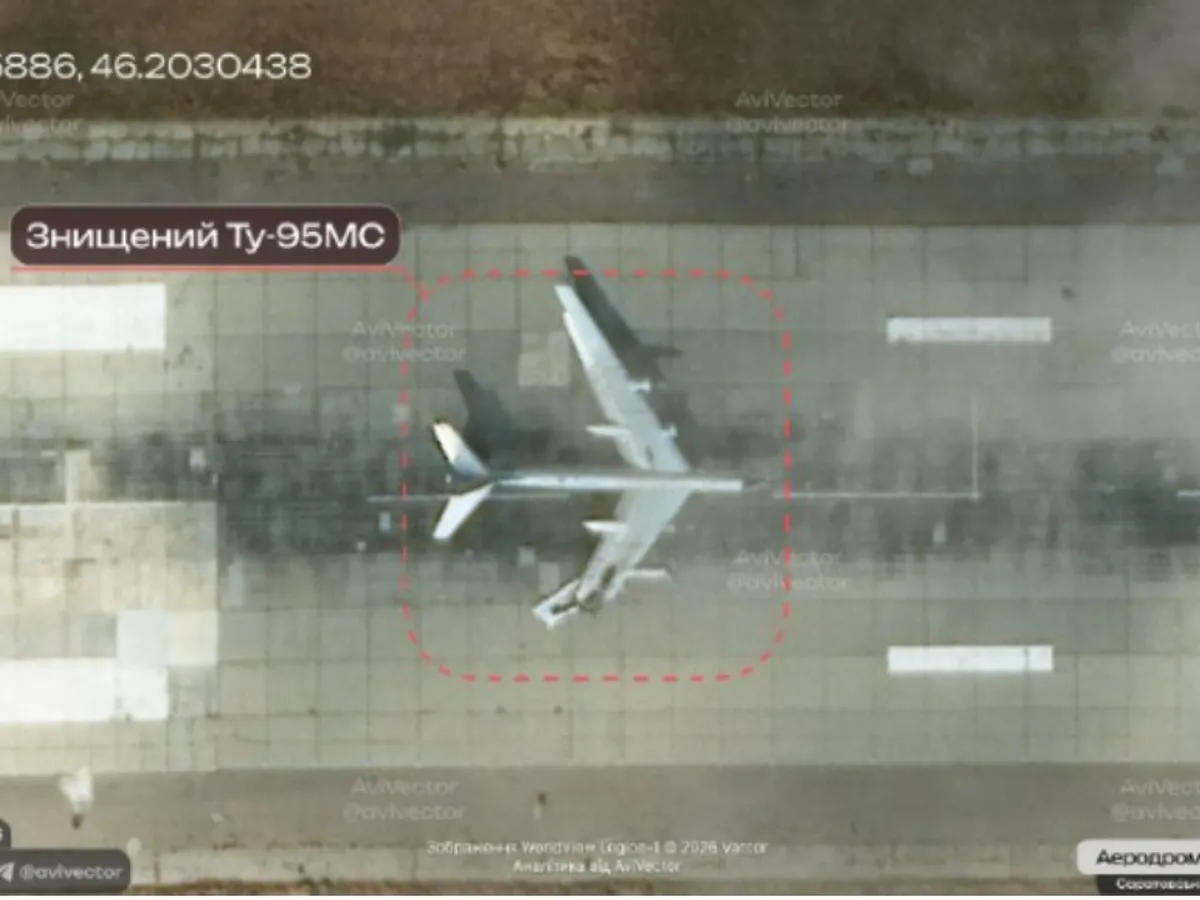 Încă o lovitură pentru Putin. Imagini din satelit arată avarierea bombardierului Tu-95MS la Baza Engels