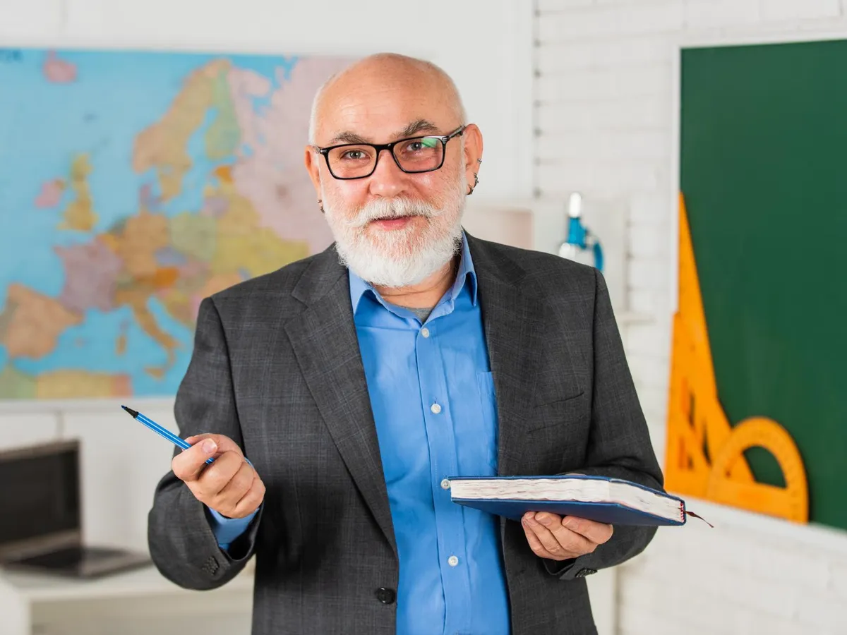 profesor-pensionar - Foto: Freepik