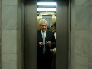 Lui Tăriceanu i s-au deschis ușile. La plecare/FOTO: g4media.ro